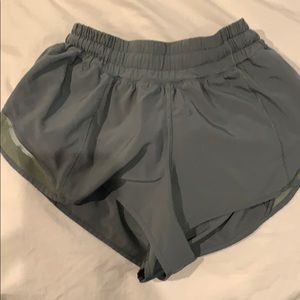 Lululemon Hotty Hot shorts 2.5